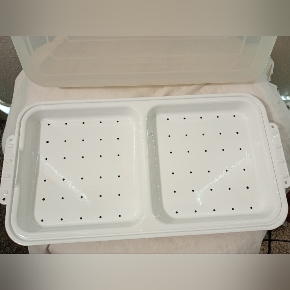 Rancho Rotisserie Enamel Tray Metal Container w/ Plastic Lid Closure - Picture 2 of 5
